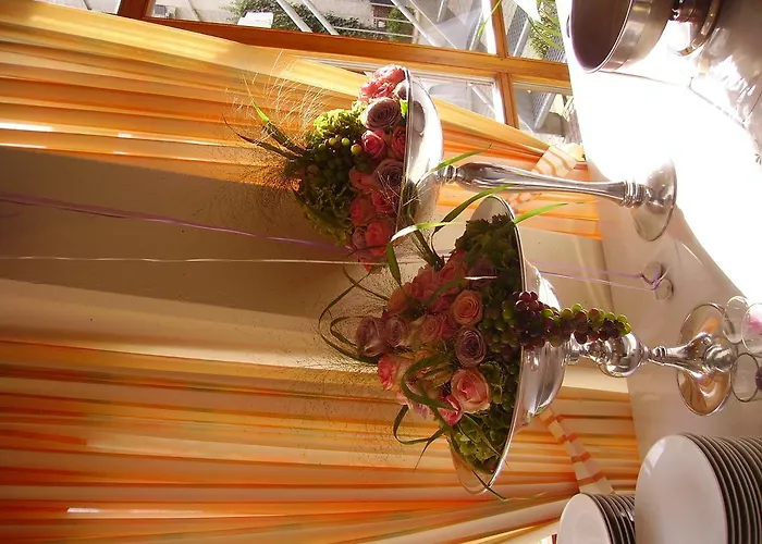 Zur Erholung Hotel *